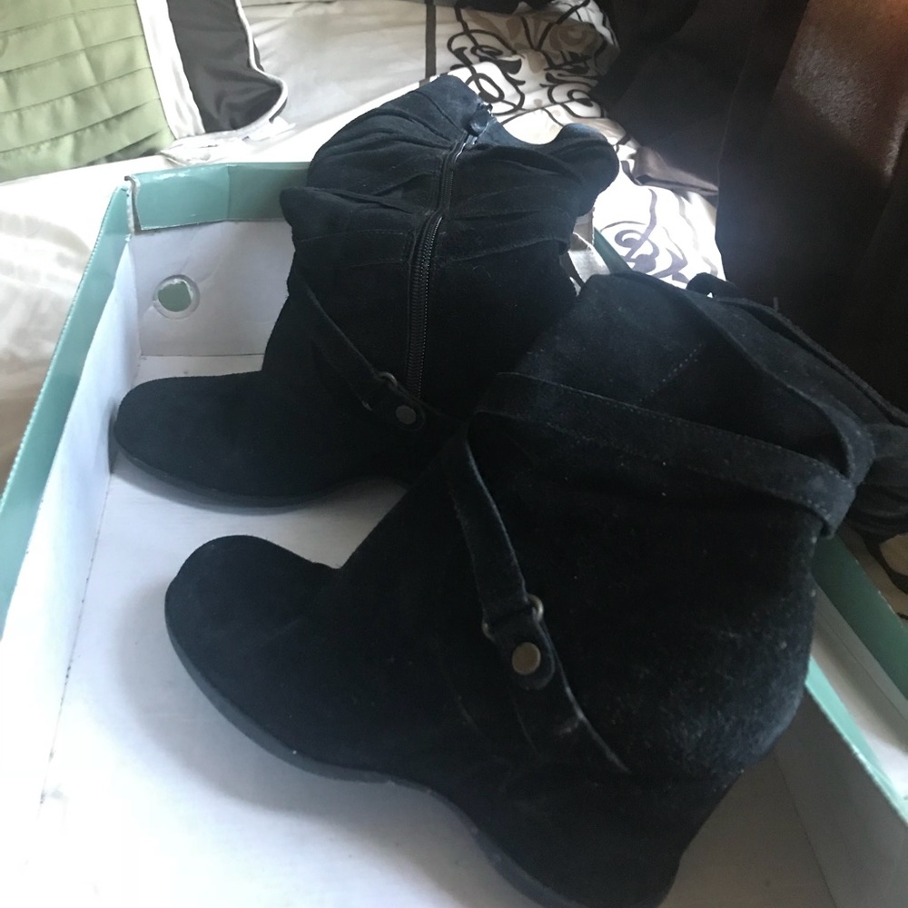 EUC Black Me Too knee boots size 8 1/2. $20